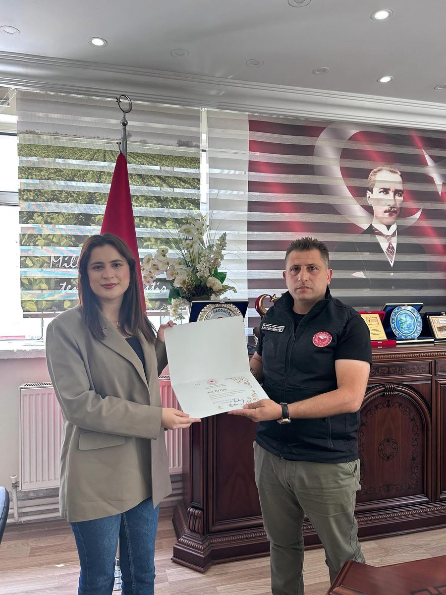 Ardahan İl Tarım ve Orman Müdürlüğü (@ardahantarim) on Twitter photo Stajyer Öğrencilere Teşekkür Belgeleri Takdim Edildi
İl Müdürümüz Muhammet Fatih Cineviz, makamında üniversite stajyer öğrencilerini ağırlayarak kurum çalışmalarına verdikleri katkılardan dolayı teşekkür belgelerini takdim etti.
<a href="/TCTarim/">T.C. Tarım ve Orman Bakanlığı</a> <a href="/ibrahimyumakli/">İbrahim Yumaklı</a> <a href="/fatih_cineviz/">Fatih Cineviz</a> Stajyer Öğrencilere Teşekkür Belgeleri Takdim Edildi
İl Müdürümüz Muhammet Fatih Cineviz, makamında üniversite stajyer öğrencilerini ağırlayarak kurum çalışmalarına verdikleri katkılardan dolayı teşekkür belgelerini takdim etti.
<a href="/TCTarim/">T.C. Tarım ve Orman Bakanlığı</a> <a href="/ibrahimyumakli/">İbrahim Yumaklı</a> <a href="/fatih_cineviz/">Fatih Cineviz</a>