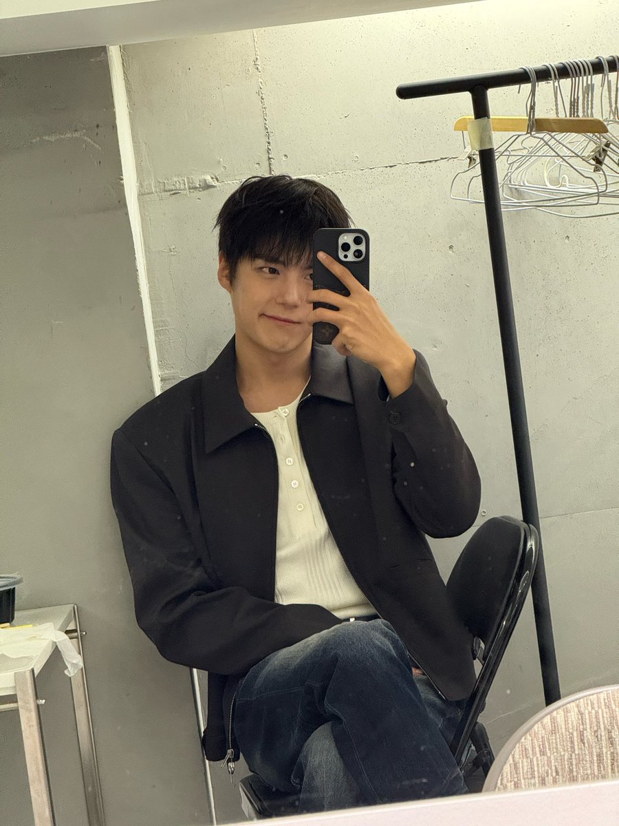 iqazaleh's tweet photo. minhyuk sent these on 🫧 #민혁 https://t.co/kmAlE1hIqT