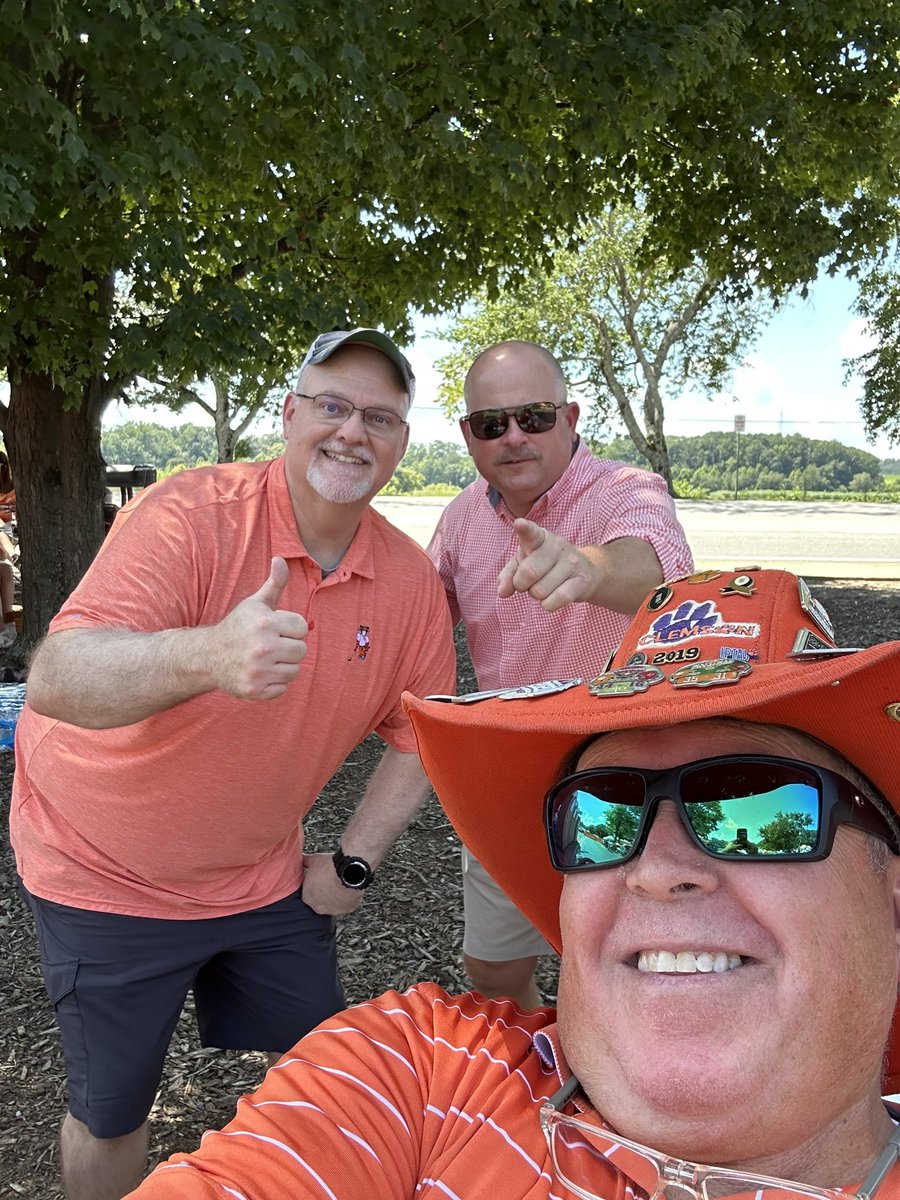 TheHatDean's tweet photo. More from Saturday! @ClemsonWBB  @Coach_Poppie https://t.co/eHWVxefjKF