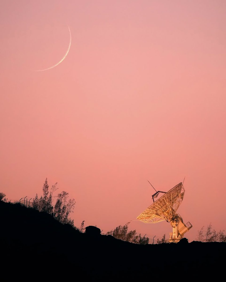 Chris Hadfield (@cmdr_hadfield) on Twitter photo Ethereal crescent Moon over Maspalomas tracking station, Canary Islands.
(beautiful image by Marina Prol <a href="/marprol/">Marina Prol</a>) Ethereal crescent Moon over Maspalomas tracking station, Canary Islands.
(beautiful image by Marina Prol <a href="/marprol/">Marina Prol</a>)