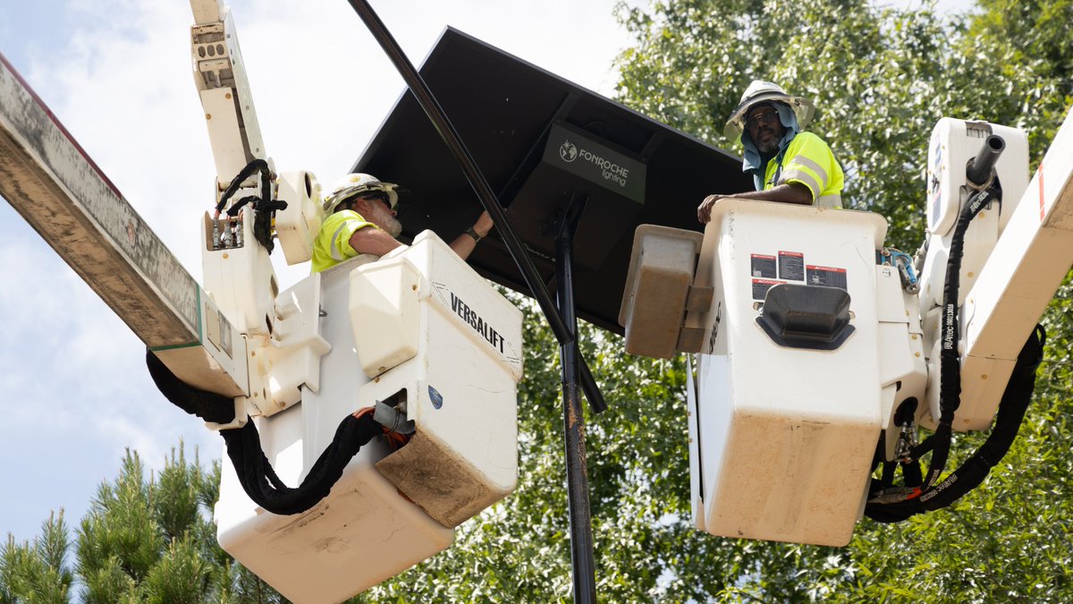 CLTgov's tweet image. Today, we honor the hardworking individuals who keep our city moving forward. Your dedication strengthens our community, and we&apos;re grateful for all that you do.

The City of Charlotte is committed to supporting workforce development programs that create opportunity, build skills…