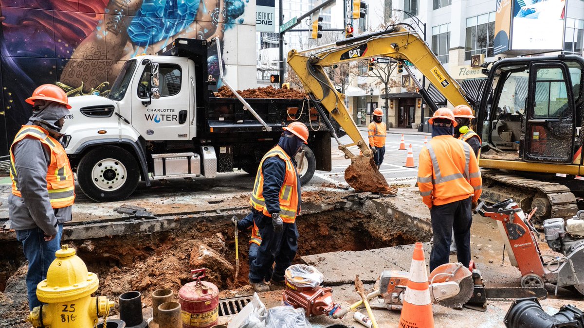 CLTgov's tweet image. Today, we honor the hardworking individuals who keep our city moving forward. Your dedication strengthens our community, and we&apos;re grateful for all that you do.

The City of Charlotte is committed to supporting workforce development programs that create opportunity, build skills…
