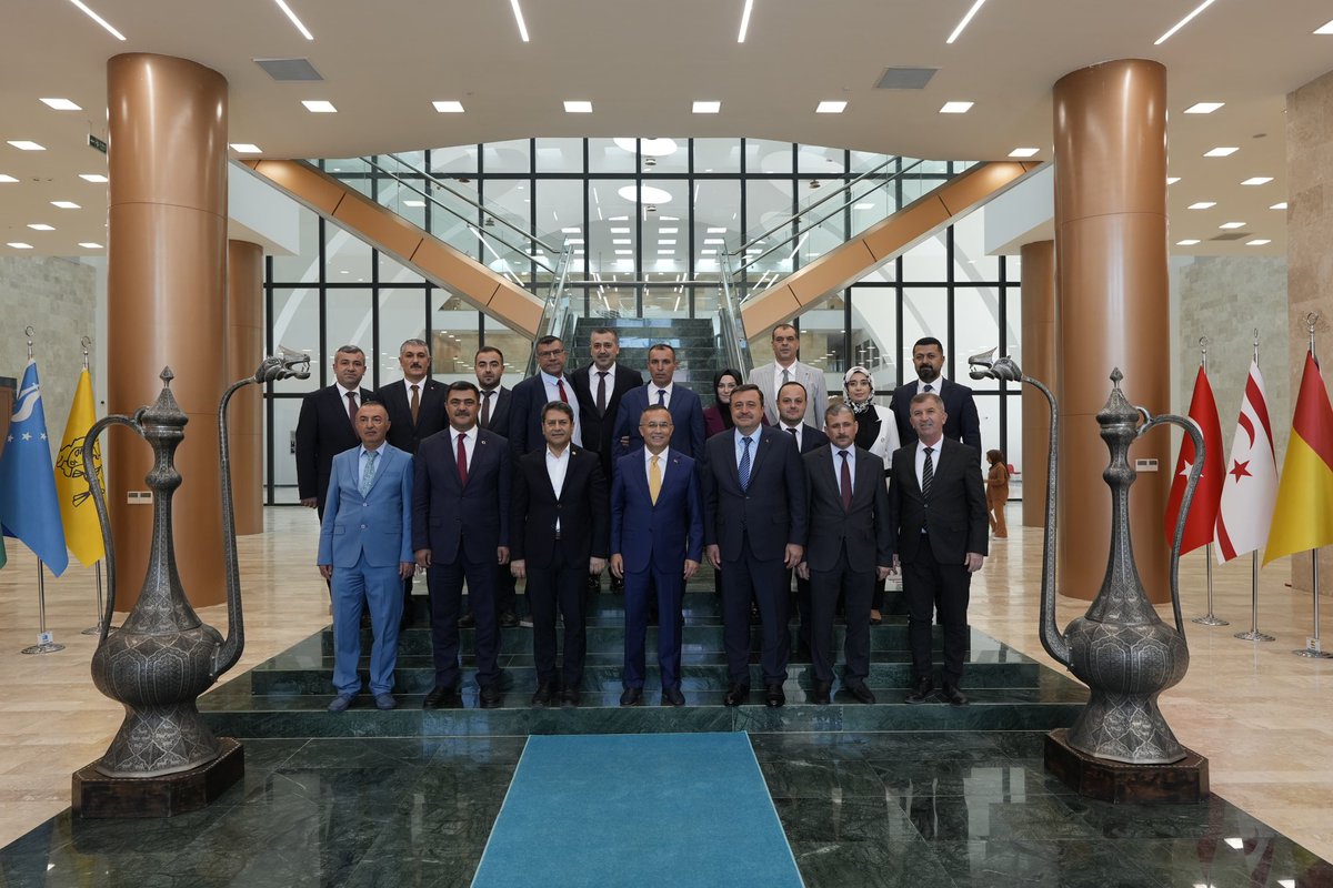 Gaziantep Valiliği (@gantepvaliligi) on Twitter photo Gaziantep Milletvekili Ali Şahin, AK Parti Gaziantep İl Başkanı Fatih Muhaddis Fedaioğlu ve beraberindeki AK Parti heyeti, Valimiz Kemal Çeber’e nezaket ziyaretinde bulundu.
📍Gaziantep Valiliği
<a href="/kemalcebervali/">Kemal Çeber</a> <a href="/AliSahin501/">Ali ŞAHİN</a> <a href="/fmfedaioglu/">Fatih Muhaddis FEDAİOĞLU</a> Gaziantep Milletvekili Ali Şahin, AK Parti Gaziantep İl Başkanı Fatih Muhaddis Fedaioğlu ve beraberindeki AK Parti heyeti, Valimiz Kemal Çeber’e nezaket ziyaretinde bulundu.
📍Gaziantep Valiliği
<a href="/kemalcebervali/">Kemal Çeber</a> <a href="/AliSahin501/">Ali ŞAHİN</a> <a href="/fmfedaioglu/">Fatih Muhaddis FEDAİOĞLU</a>