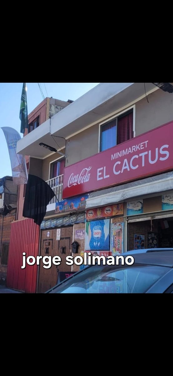 jorgesolimano's tweet image. #iquique vecinos de la plaza Arica comenzaron a instalar banderas negras en protesta por la inseguridad que viven en el sector