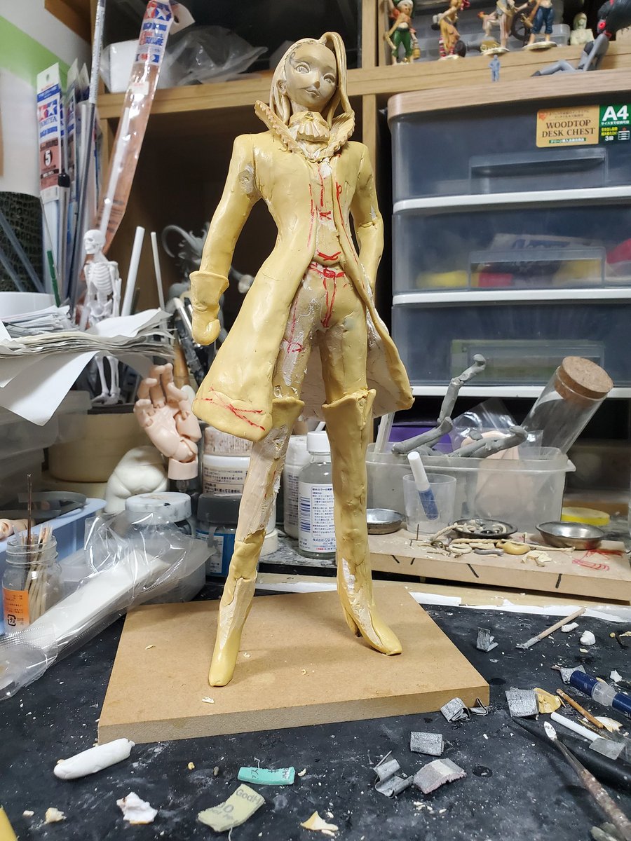 パテ買ってきたので、久しぶりの大帝陛下。
先輩からのアドバイス
『あと1cm脚を伸ばすのだ。』
を実践。めっちゃよくなった⁉️
何がスゴいって悩んでた腕の長さもしっくりきた❗
先輩、焼き肉ご馳走さまでした🙏