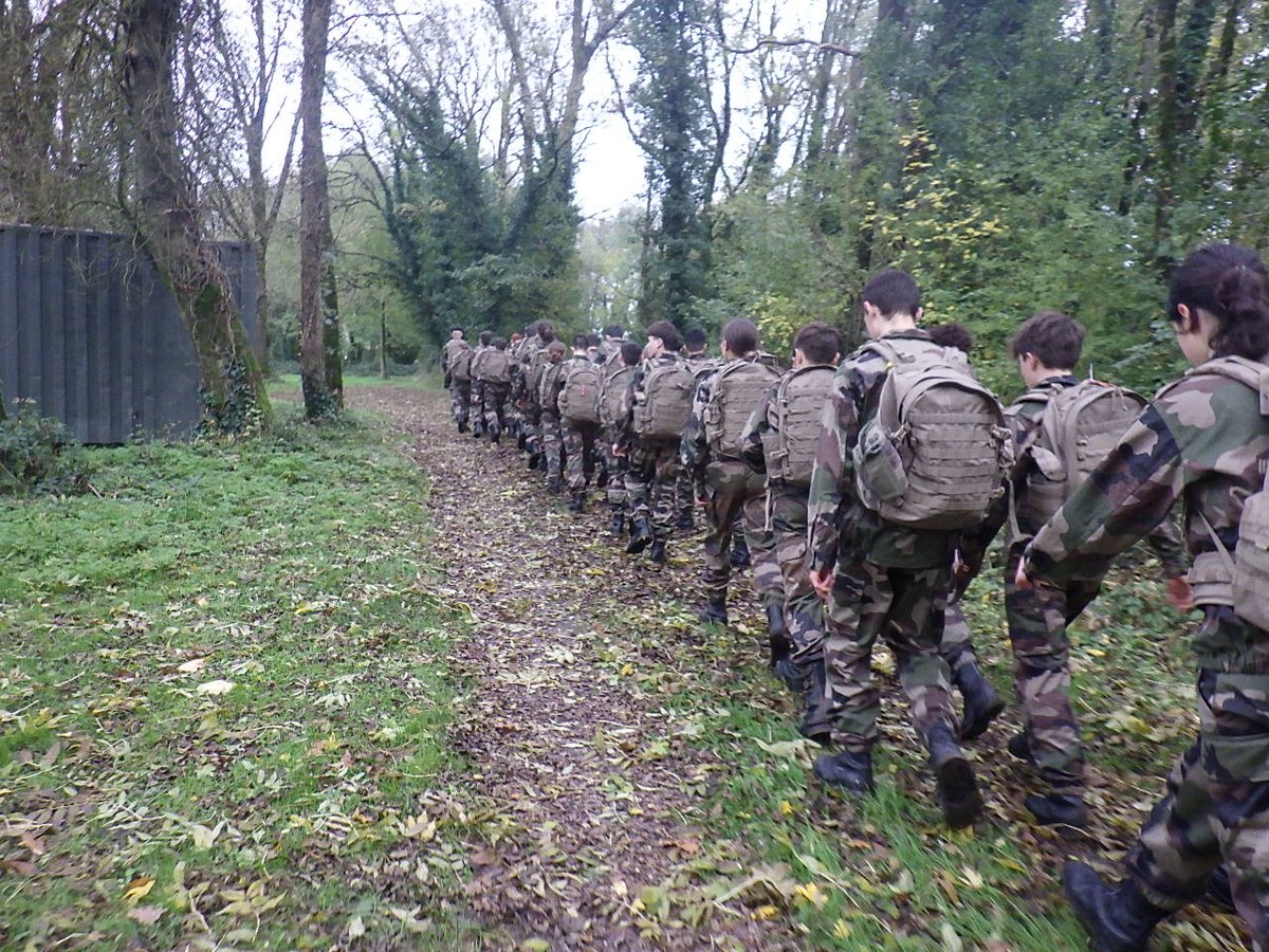 🎒 Bonne rentrée à tous ! Nouvelle année, nouveaux défis, nouvelles opportunités. Croyez en vous, soyez curieux, et n’oubliez pas : chaque jour est une chance d’apprendre et de grandir 💪📚 #rentree2025  #bonnerentree #Motivation #AmbitionJeunesse