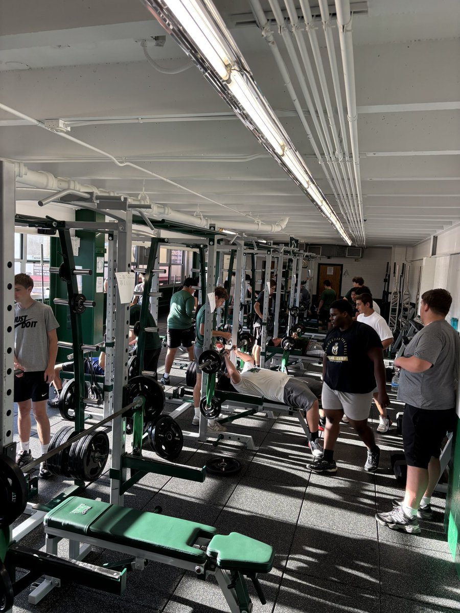 tdmaniac12's tweet image. 7:30 am lift in the Vic Sahagun Championship Room before practice on our “day off”. 
Getting after it on Labor Day. 
If you got the day off today, make sure to thank a union carpenter. Without us, you’d be at work right now. 
It’s Noll week 
#DoWorkSon
#WeakThingsBreak 
#Local13