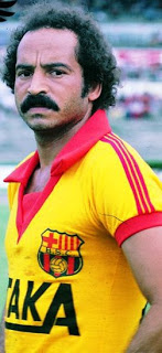 AntonioUbilla1's tweet photo. 1 septiembre 1949 nace en Río Janeiro, el gran Víctor Ephanor, "EL Artista" llegó como figura del fútbol colombiano, en Barcelona fue bi campeón, 145 partidos 70 goles, ídolo de la afición torera, con Moacyr los mejores números 10 que vi en los canarios #Ephanor #100AñosBarcelonaSC