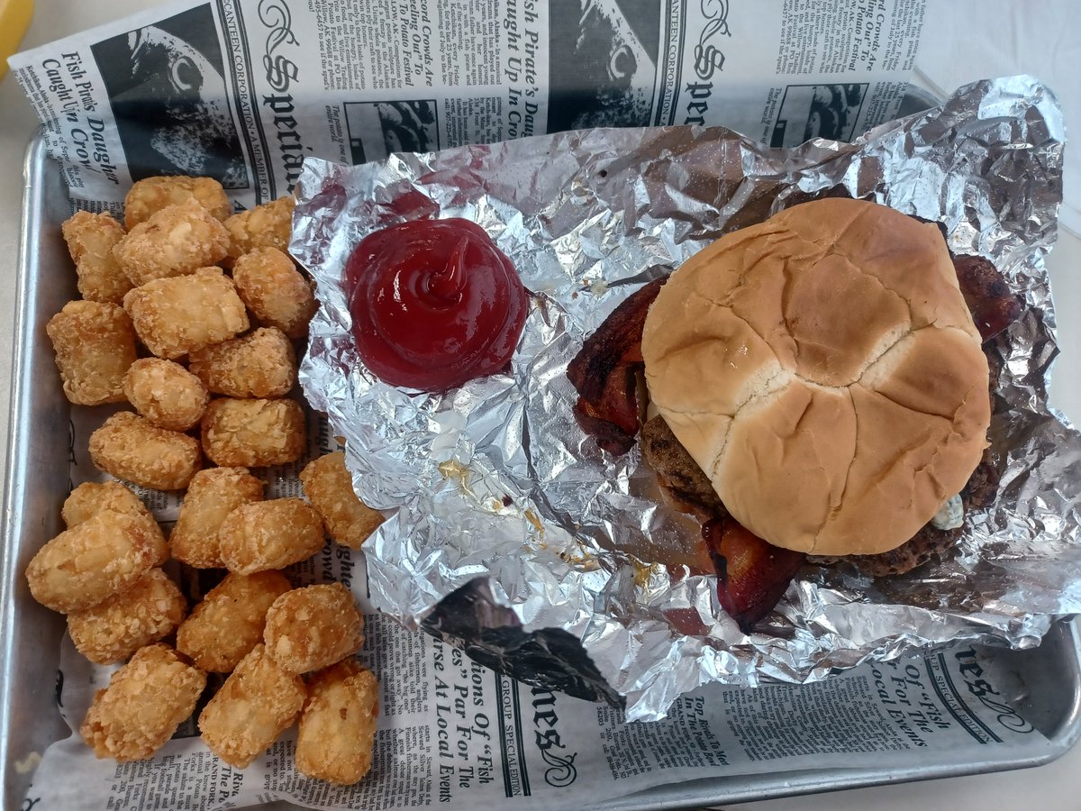 the_linux_geek's tweet photo. My son and I were travelling on I-44 and spotted a billboard near Sullivan, MO for Rich's Famous Burgers so we stopped for lunch. Very tasty and great staff. If you're near one stop in. You won't be disappointed! https://t.co/uGnhCpCQjX https://t.co/uaaSAU71lF