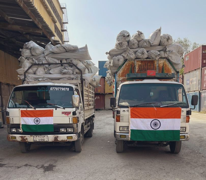 India stands with the people of Afghanistan in this hour of grief. 1000 family tents &amp; 15 tonnes of food aid already delivered, with more on the way. Humanity knows no borders. 🇮🇳🤝🇦🇫
#Solidarity #earthquake #HumanityFirst