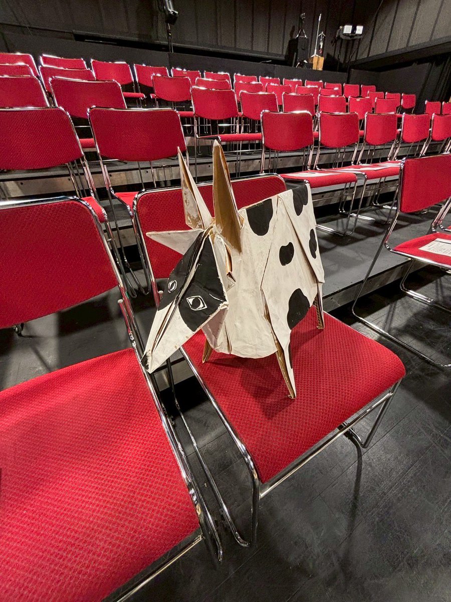 📣昨日！無事終演しました！

#チャイロイプリン ・ アカデミー
 “紅葉坂舞台塾 成果発表公演2025”
 おどる小説『Bom Bom!!』

お芝居に踊りに歌！そして初となる楽器演奏！積み上げて楽しい舞台に仕上がったと思います！
パフォーマンスは全て繋がってる！実りある期間でした！全ての人に感謝を！🙇‍♂️