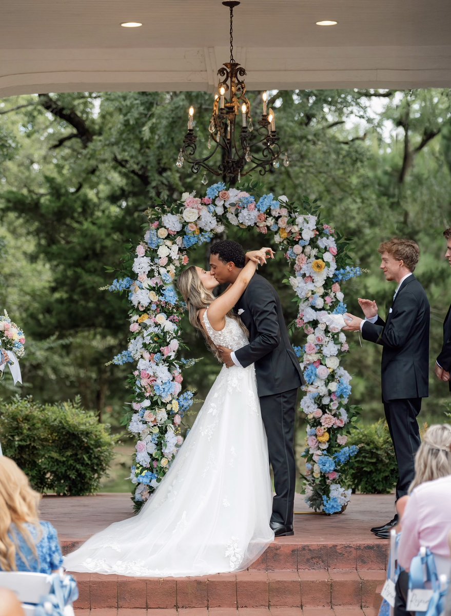 CadencWilliams1's tweet image. Month 2 with the love of my life. Every day is better than the last. Music is better, the sun is brighter, and the Lord blesses me with her each day!