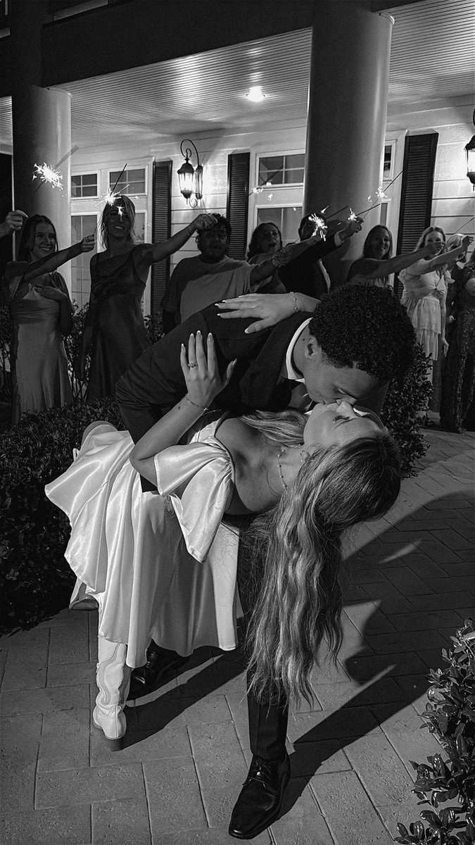 CadencWilliams1's tweet image. Month 2 with the love of my life. Every day is better than the last. Music is better, the sun is brighter, and the Lord blesses me with her each day!