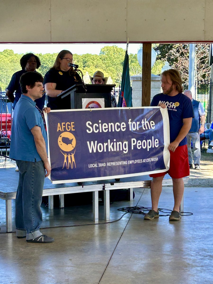 reprachelbaker's tweet photo. Sugared-up 🍦, tired from rides 🎢, and inspired after the @CincyAFLCIO Labor Day picnic! 💪🏽

Unions gave us the 40-hour week, overtime, safer workplaces &amp; paid leave — rights won by workers standing together. I’ll always stand with them.

#LaborDay #UnionStrong https://t.co/sjNF1gTTW8