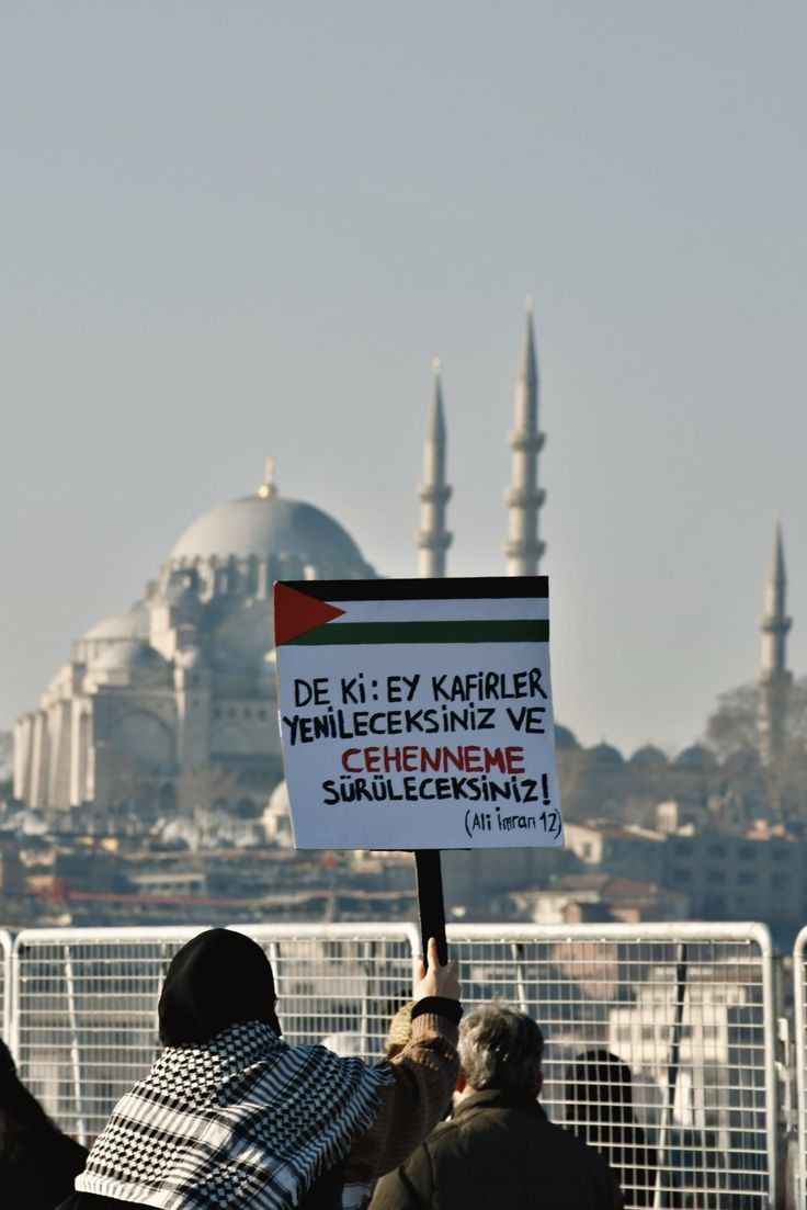 Her kışın bir Baharı vardır, Her sabahın bir Fecri vardır, Gazzenin de bir kurtuluşu vardır.

Her siyonistin bir çöküşü vardır.

#GlobalSumudFlotilla #gramaltın #GazzeÖlüyor