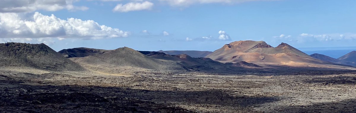 🇮🇨🌋New travelogue: “The Alien Magic of Timanfaya”. No science fiction, this landscape is real! album-editions.com/single-post/th… #volcanoes #volcanism #NikonZ <a href="/PanoPhotos/">Panoramas 📸📱</a> <a href="/volcanodiscover/">VolcanoDiscovery</a> <a href="/StormHour/">#StormHour</a> #Lanzarote <a href="/TurismoLZT/">Turismo Lanzarote</a>