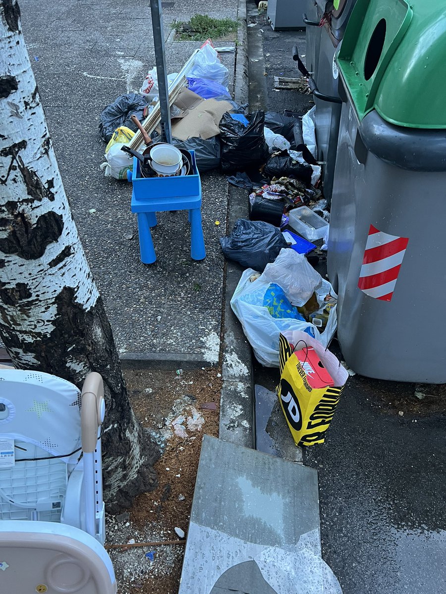 Cosetes que trobes de bon mati #netejemgirona 
<a href="/gironabruta/">@gironabruta</a> <a href="/Girona_Cat/">Ajuntament de Girona</a> <a href="/alcaldegi/">Alcalde de Girona</a> <a href="/llsalellasvilar/">Lluc Salellas i Vilar</a> <a href="/sergicot/">Sergi Cot 🇵🇸</a> <a href="/DiarideGirona/">Diari de Girona</a> <a href="/elpuntavui/">El Punt Avui 🎗️</a> <a href="/RedaccioAltaveu/">Redacció Altaveu</a> <a href="/Gironanoticies/">Diari Girona Notícies</a> <a href="/MilloremGirona/">MilloremGirona</a>  <a href="/Ffr1449591/">SALVEM GIRONA</a> <a href="/GuanyemGirona/">Guanyem Girona</a>
<a href="/gencat/">Generalitat de Catalunya</a> <a href="/som3cat/">3Cat</a> <a href="/Cati_Girona/">CatInfo Girona</a> <a href="/tvgirona/">Televisió de Girona</a> <a href="/SERGirona/">Ràdio Girona</a> <a href="/salutcat/">Salut</a>