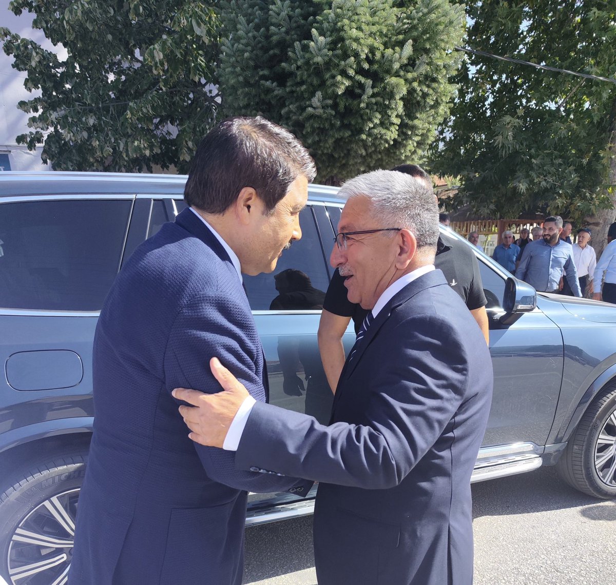 #TürkiyeYüzyılı Şehir Buluşmaları kapsamında Isparta’dayız.

Programımızın ilk durağı olan Aksu Belediyemizi ziyaret ettik. Belediye Başkanımız Veli Kahraman’a nazik ev sahipliği için teşekkür ederiz.

Cumhurbaşkanımız Sayın <a href="/RTErdogan/">Recep Tayyip Erdoğan</a> liderliğinde, Türkiye Yüzyılı’nı el ele,