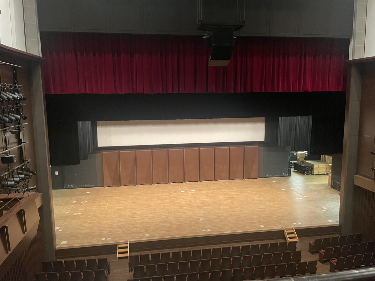 【Musical Lovers 2025】
先日、企画の藤岡正明、スタッフ陣で会場の下見へ👀

実際にスタッフが様々な席に座ってステージを確認👀✨

その中でご紹介♫

＼スタッフおすすめ席💺✨／
『2階A席』

客席全体の雰囲気と、ステージ全体が見渡せます！
ご参考にして下さい♫
⬇️⬇️
eplus.jp/sf/detail/3613…