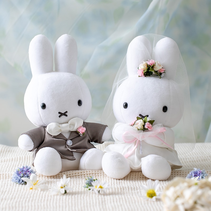 FlowerMiffy's tweet photo. \おすすめ/
ブルーナ ウエディングドール（洋装）　税込13,200円

特別な日の贈りものに華やかで可愛いミッフィーを選んでみてはいかがでしょうか？
大きな窓のBOXに入っていて、幸せいっぱいのミッフィーを堪能することができます🥰
https://t.co/k2uMVoG2KC https://t.co/NW0W4MNzx5