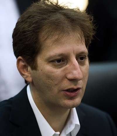 هیچوقت فراموش نکنید
محسن شکاری رو به خاطر سطل آشغال اعدام کردن
این بیناموس سپاهی رو بعد از دزدی مال مردم ایران آزاد کردن و ازش قهرمان ساختن
منطق حکومت مادرجندگان اسلامی !!!
#بابک_زنجانی