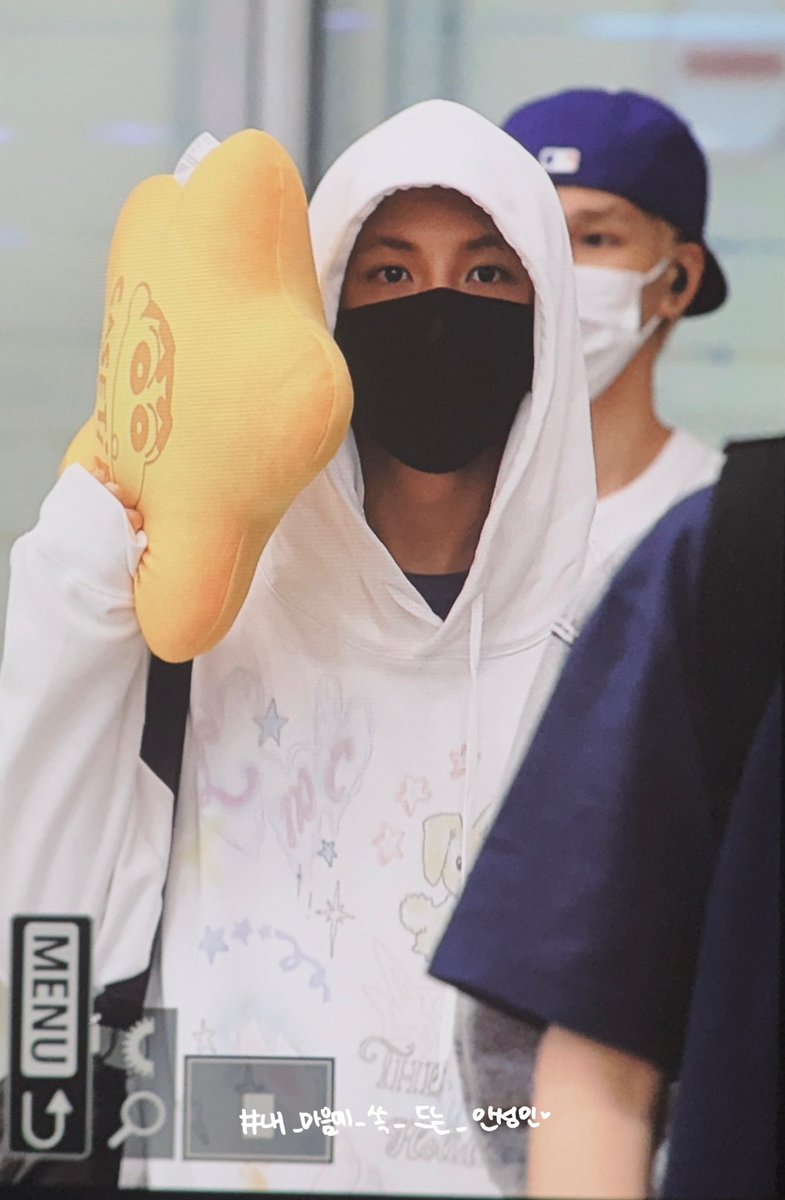 WhiteMusk_801's tweet photo. 250901 ICN 프리뷰

고생해써 푹쉬어🫳🏻🫳🏻💜

#내_마음에_쏙_드는_안성민 #크래비티 #성민 #안성민 #CRAVITY #SEONGMIN #ソンミン #安性珉 #性珉 https://t.co/DU0Vf0NDWJ