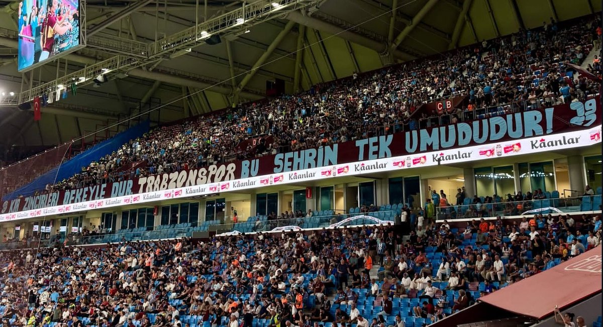 İYİ Kİ TRABZONSPORLUYUM YA 16 KERE KÜME DÜŞÜP KENDİNE KUZEYİN KRALI DİYEN, TRİBÜNDE TRABZONSPOR NE SÖYLÜYORSA ONU KENDİNE UYARLAYIP SÖYLEYEN samsunsporlulardan OLSAYDIM :)
#TRABZONSPOR