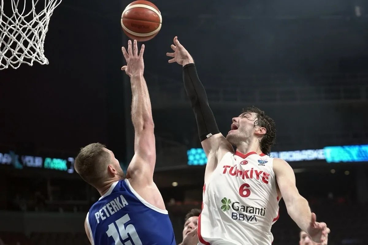🇹🇷12 Dev Adam, EuroBasket’te Dördüncü Maçına Çıkıyor!

Yoluna namağlup devam eden Milli Takımımız, EuroBasket’teki dördüncü maçında saat 14.45’te Estonya ile karşı karşıya gelecek. 

Karşılaşma, TRT Spor’da yayınlanacak.