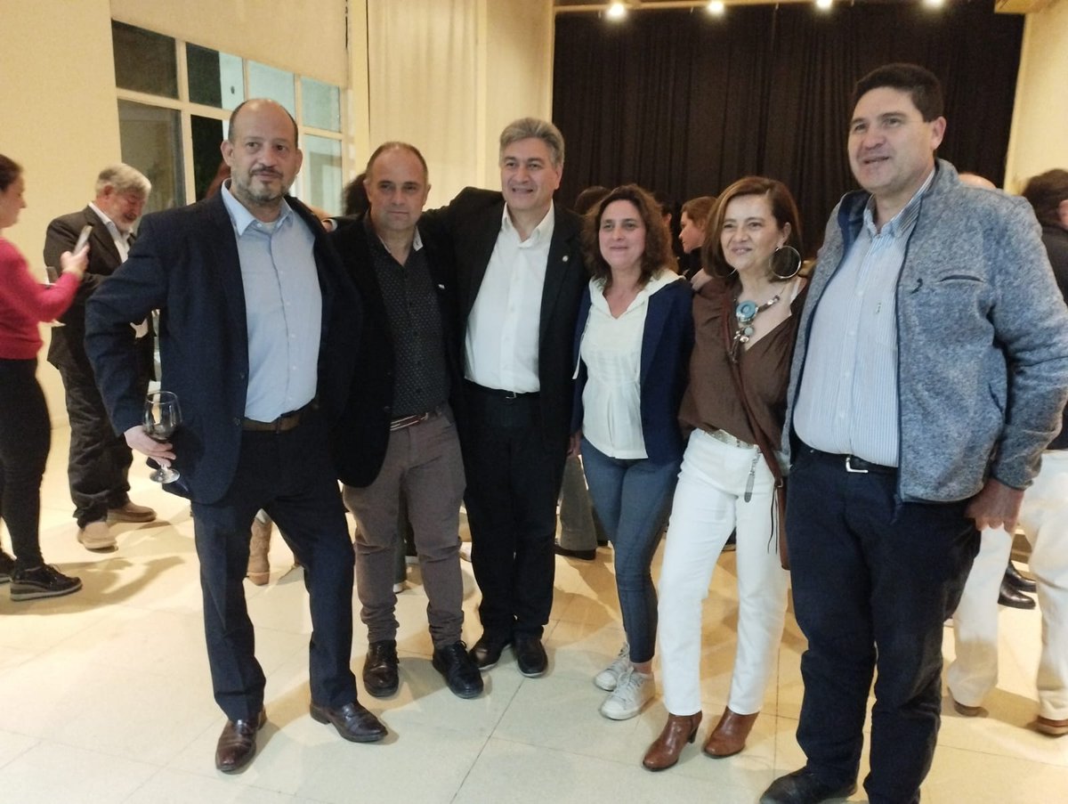 📚 Presentación del libro Sitios Históricos Sanmartinianos: tras los pasos del Libertador, coautoría de nuestro colega Lic. Juan Marcelo Calabria.
Referentes y autoridades del CLAM acompañaron este valioso aporte a la memoria sanmartiniana. 🇦🇷✨
<a href="/CarlosDaparo/">Carlos Humberto Daparo</a> <a href="/TadeoGZ/">Tadeo Garcia Zalazar</a> #SanMartín