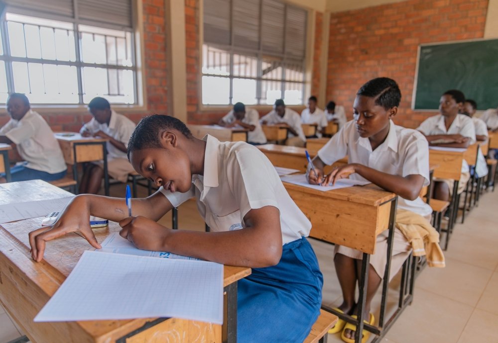 UKWELITIMES's tweet image. Today, September 1, 2025, the National Examinations and School Assessment Authority (NESA) is releasing the National A’Level exam results for the 2024/2025 academic year. Results will be available 3PM.

#ALevelResults #RwandaEducation @NESA_Rwanda

✍️@Uwayezu_Alodie
