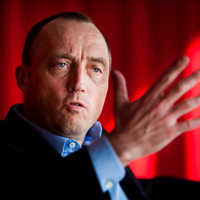 sachatavolieri's tweet photo. 🚨 🟣 RSC Anderlecht’s Chairman Wouter Vandenhaute is OUT ! Here is the official letter he adresses to the board : 

« Dear Board Member,

With a heavy heart, I want to inform you that I will be making my mandate as Chairman of RSC Anderlecht available at the upcoming Board of Directors meeting this Friday.

Following the elimination in Athens and the defeat against Union, this is the only logical decision—especially because, even with good results, the atmosphere surrounding me has become untenable.

For five years, under difficult and sometimes nearly impossible circumstances, I have dedicated myself wholeheartedly to the club of my heart. My energy to bring RSCA back to the top of Belgian football is far from depleted.

It has been a bumpy road so far, and the results over the past five years—two third-place finishes, two fourth-place finishes, a Conference League quarterfinal, and two cup finals—are simply not enough for a club that used to win the league every other year.

However, internally, we’ve made significant progress, and I’m convinced that RSCA is much closer to new success than many think.

Unfortunately, over the past years, I have not succeeded in uniting the ranks—mainly because I have been unable to convince the majority shareholder that the club is evolving in the right direction and that success will follow.

In recent months, I’ve had to witness that this division has only worsened. When, just an hour before the match against Union yesterday, the majority shareholder addressed the fans directly without the club’s knowledge, I realized that offering my resignation was the only option left.

Anderlecht is much further along than the current public perception suggests. The club is once again respected at the highest levels of Belgian football, it has strong management, and all the tools are in place to surprise on the pitch this season.

But this will only be possible if the internal unity is restored—a goal the club has not achieved since the Vanden Stock family’s departure.

If the only way to make that happen is the resignation of the chairman, then I am willing to do so. Because no one stands above this magnificent club—certainly not me.

I remain a supporter with all my heart and soul.

Purple and white regards,
Wouter »