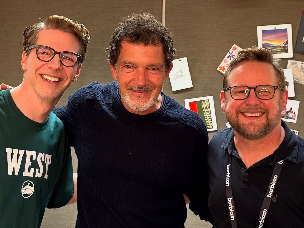 Antonio Banderas (@antoniobanderas) on Twitter photo This weekend enjoying Good Night Oscar.
A wonderful musical! You can’t miss it!
<a href="/SeanHayes/">Sean Hayes</a> <a href="/ScottIcenogle/">Scott Icenogle</a>
#GoodNightOscar #Barbican #London This weekend enjoying Good Night Oscar.
A wonderful musical! You can’t miss it!
<a href="/SeanHayes/">Sean Hayes</a> <a href="/ScottIcenogle/">Scott Icenogle</a>
#GoodNightOscar #Barbican #London