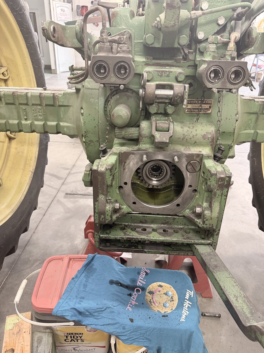 ScanlanTractor's tweet image. PTO seal on the 2510 had to put a speedi sleeve on where the seal rides