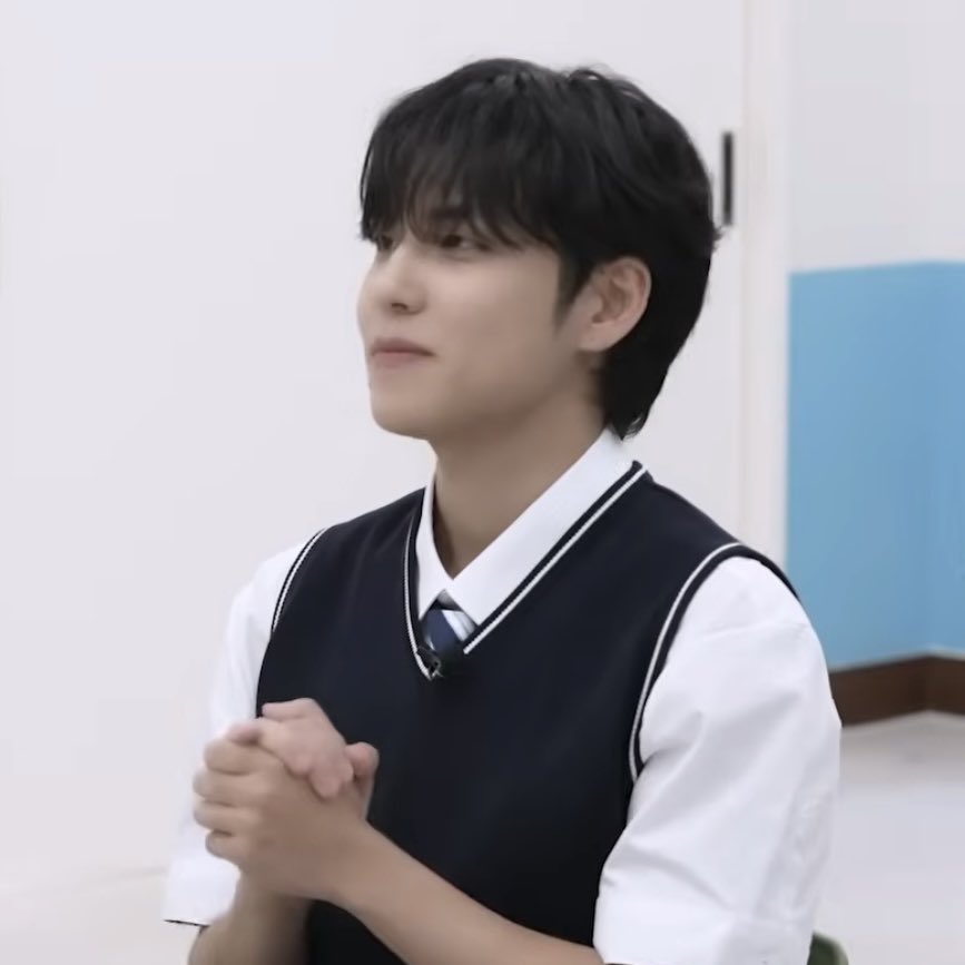 제가 반장이 된다면!!
여러분들을 위해 노력하고!!
먼저 나서며 불의에 맞서고!!
(3표)

                                                      얘들아 잘부탁해..♡
                                                      (24표)