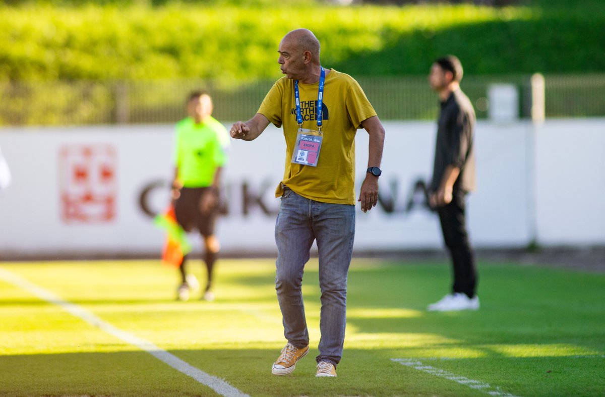 Darko Birjukov po porazu v Celju: “Čestitke Celju za zasluženo zmago. Pred nami je reprezentančni premor, v tem času pa moramo vsi skupaj poiskati rešitve in narediti vse, da po premoru začnemo nabirati točke.”

Več na: shorturl.at/LYTdt

#rumenadruzina