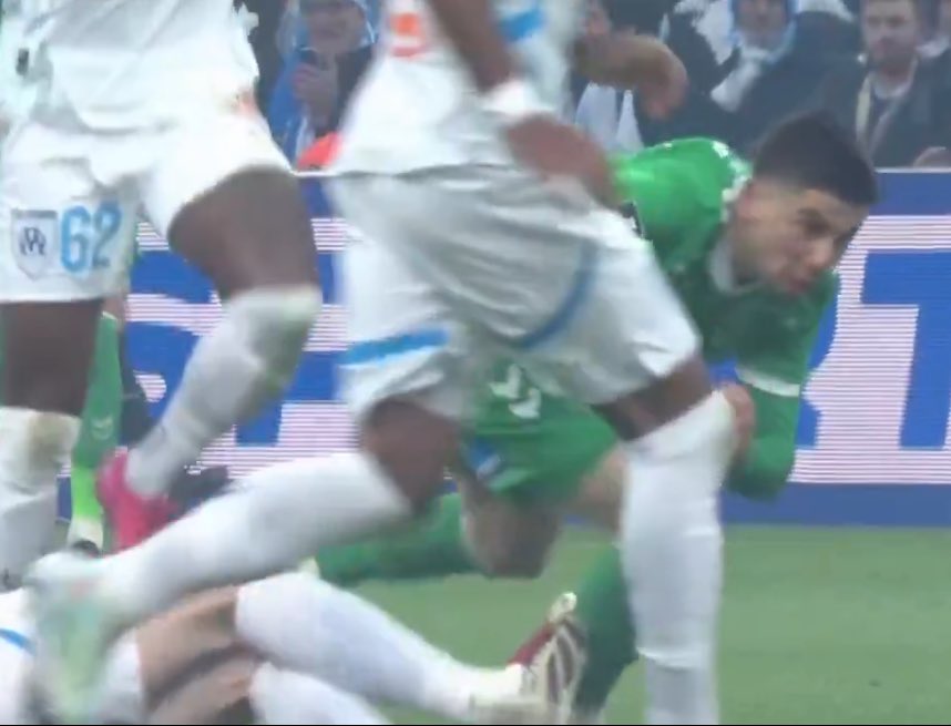 topaliletop75's tweet image. Dites vous qu’en 1 saison et 4 matchs on a vu tout ça avec un total de 0 cartons rouges sorti mdrrr