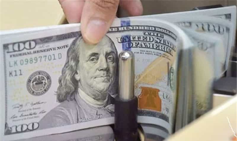 دلار از ۱۰۶ هزار تومان گذشت، رئیس بانک مرکزی گفت می‌خواهند «ترس و دلهره» ایجاد کنند buff.ly/YgvEf1M
در نخستین ساعت بازگشایی بازارهای مالی در ایران در صبح دوشنبه ۱۰ شهریور قیمت دلار از ۱۰۶ هزار تومان گذشت و یورو به نزدیکی ۱۲۵ هزار تومان رسید.