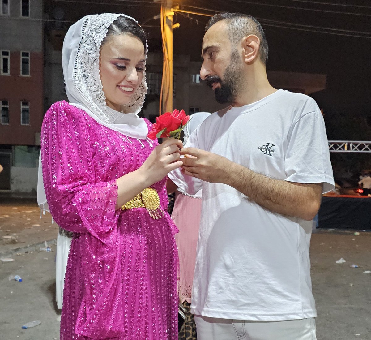 Ez li gula xwe dinêrim, gula min li gulê dinêre. 😍😊