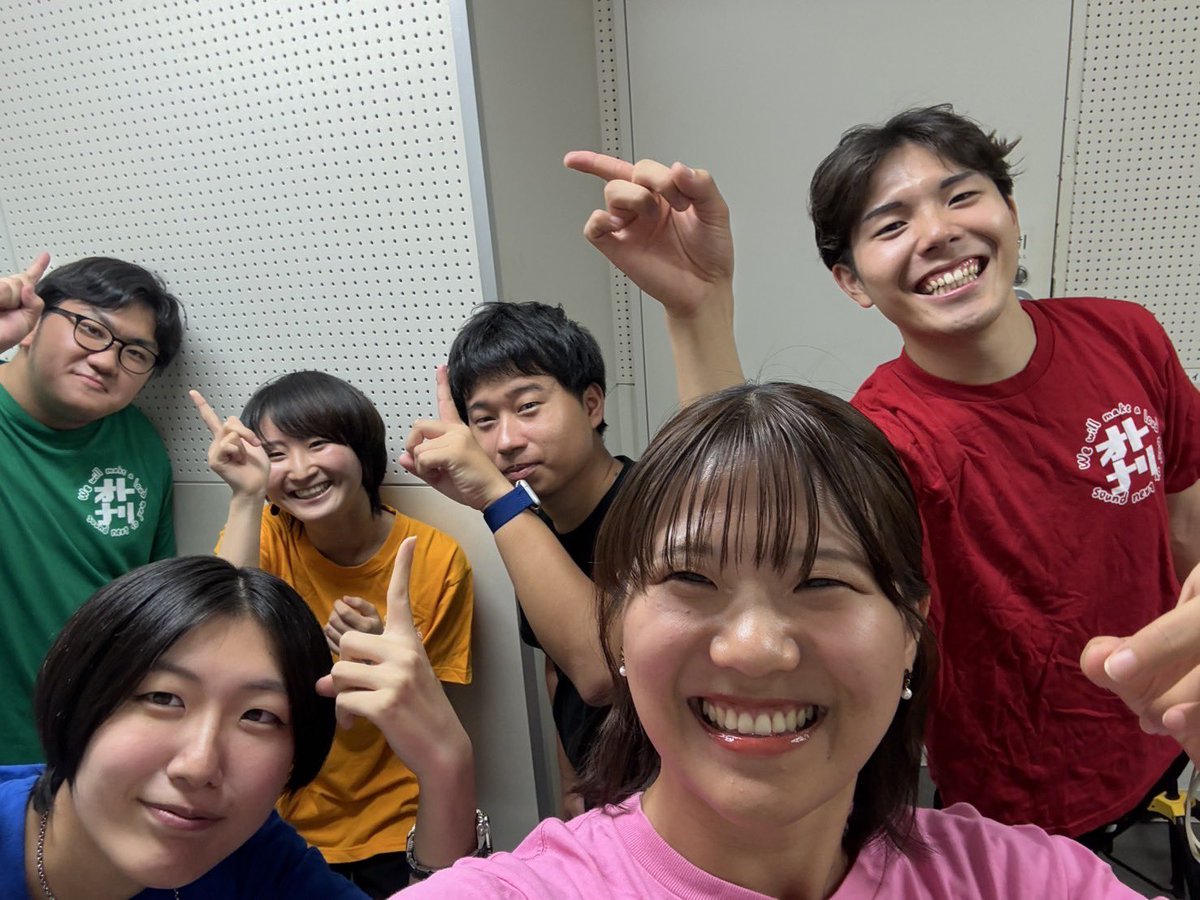 otonari_fromHB's tweet photo. オトナリ出演しました〜！！！
ガチャガチャとやかましい我々ですが、今後ともよろしくお願いします🙇‍♀️
今回はgo ahead ポーズ📷 https://t.co/d6DVTtK5xw