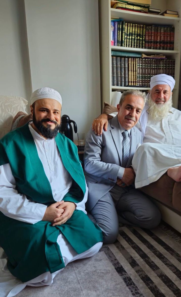 İstanbul’da kıymetli büyüğümüz 
Seyyid Abdülazim Efendi’yi ziyaret edip hayır duasını aldık..