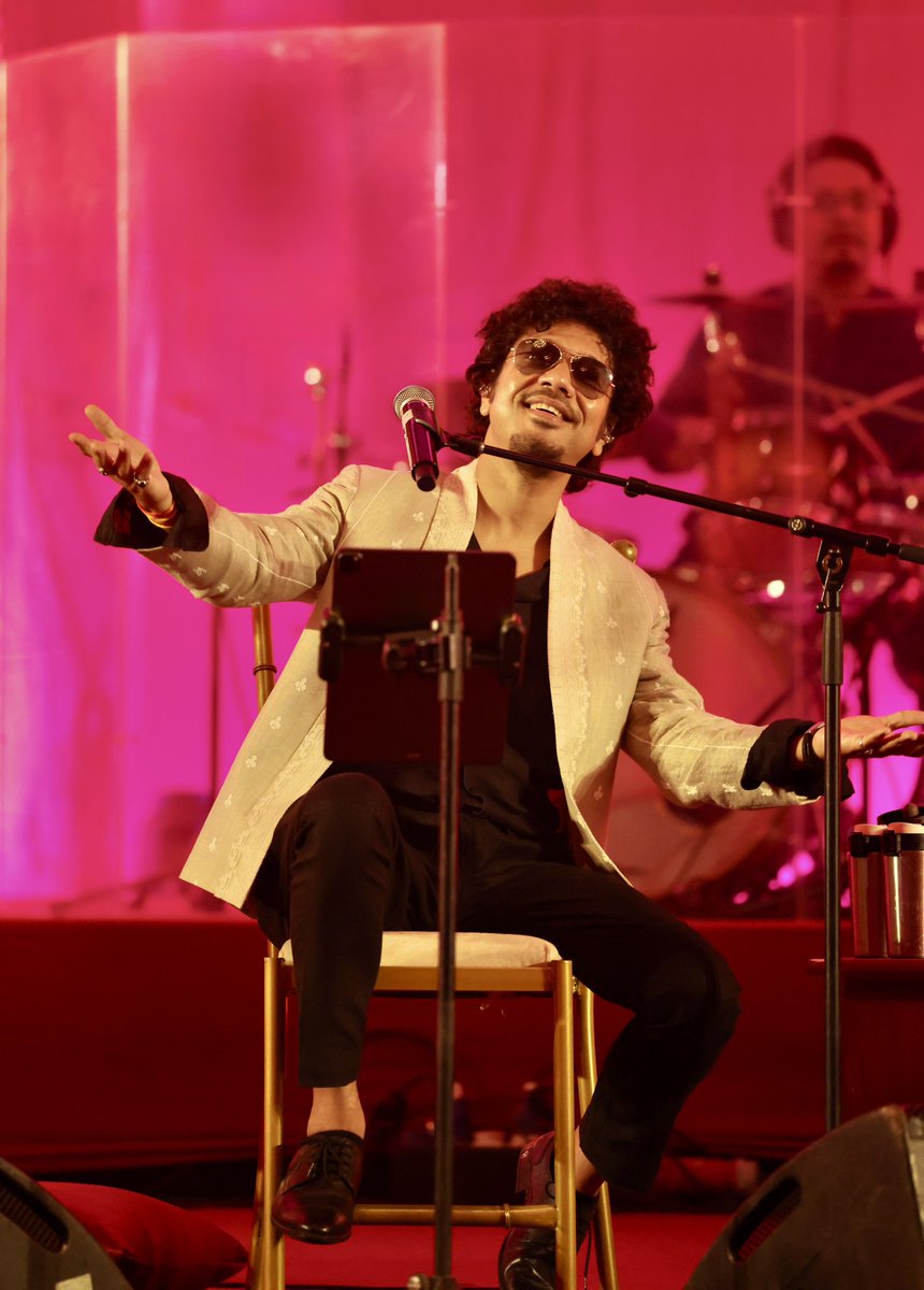 paponmusic's tweet photo. Dil Se Shukriya Dilli. Mazedaar Baithak! Yaadgaar Shaam! ❤️🎶

#NorthEastFashion
#PaponUnplugged 
#ghazallovers #retro #ibtida https://t.co/dF9fdUn84y