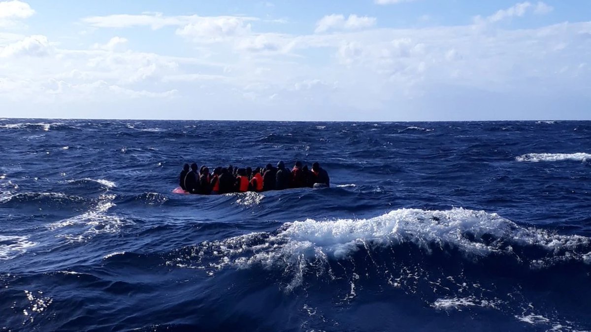 Tragedia migratoria: más de 160 personas mueren tras naufragio frente a costas de Mauritania

El barco, con destino a Canarias, naufragó dejando al menos 49 cuerpos recuperados y otros 100 desaparecidos.

🔗diariosocialista.net/2025/09/01/tra…
