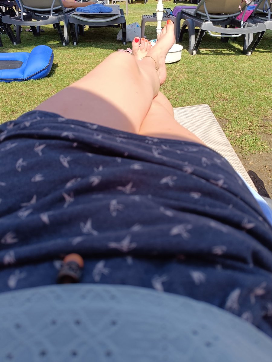 Ich liege entspannt auf meiner Poolliege und genieße den Sommer in vollen Zügen während du meinen Pornstar Martini bezahlst

Mach dich nützlich!! Lecke meine perfekten Füße und sende mir deine Scheine: du weißt genau wem DEIN Geld 💰 gehört 🔥🔥

<a href="/cheesytoesands2/">cheesytoesands1</a> <a href="/FinDommes/">FinDom</a>