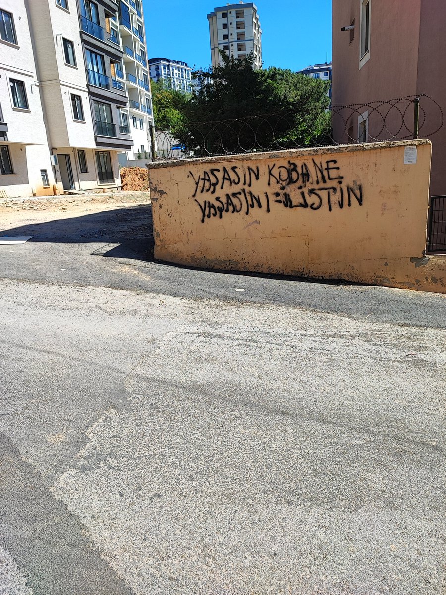 Serhat Altın (@serhataltinx) on Twitter photo "Yaşasın Kobane"
"Yaşasın Filistin"
✌️ "Yaşasın Kobane"
"Yaşasın Filistin"
✌️