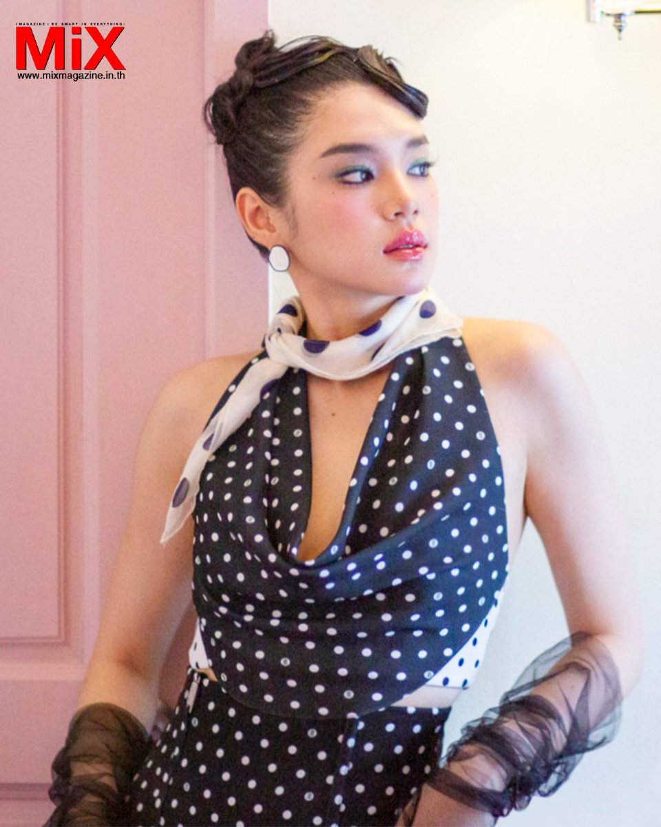 เบื้องหลังการถ่ายแฟชั่นเซทปกของ MiX Magazine ที่ได้นักร้อง นักแสดงรุ่นใหม่ที่เปี่ยมไปด้วยเสน่ห์และความมั่นใจอย่าง ‘เฌอปราง อารีย์กุล’ มาถ่ายทอดธีม ‘Nostalgic Cycle วัฏจักรของกาลเวลา’ ⌛ ธีมเล่มที่พูดถึงการคิดถึงวันวานและความทรงจำที่คุ้นเคย