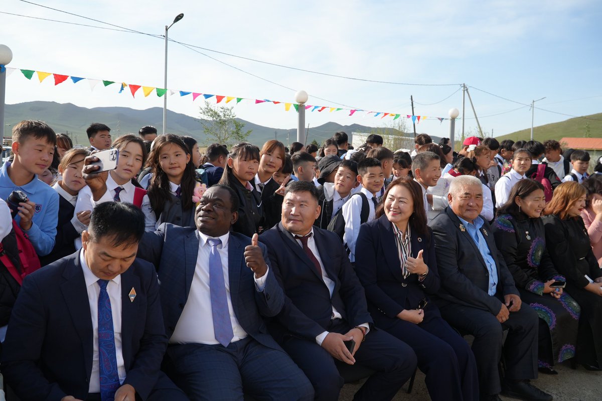 Хичээлийн шинэ жилийн мэнд хүргэе!

Сонгинохайрхан дүүргийн 74-р сургуулийн хичээлийн шинэ жилийн нээлтэд НҮБ-ын Хүүхдийн Сангийн Үндэсний Элч Р.Мөнхтуяатай хамтдаа оролцлоо.