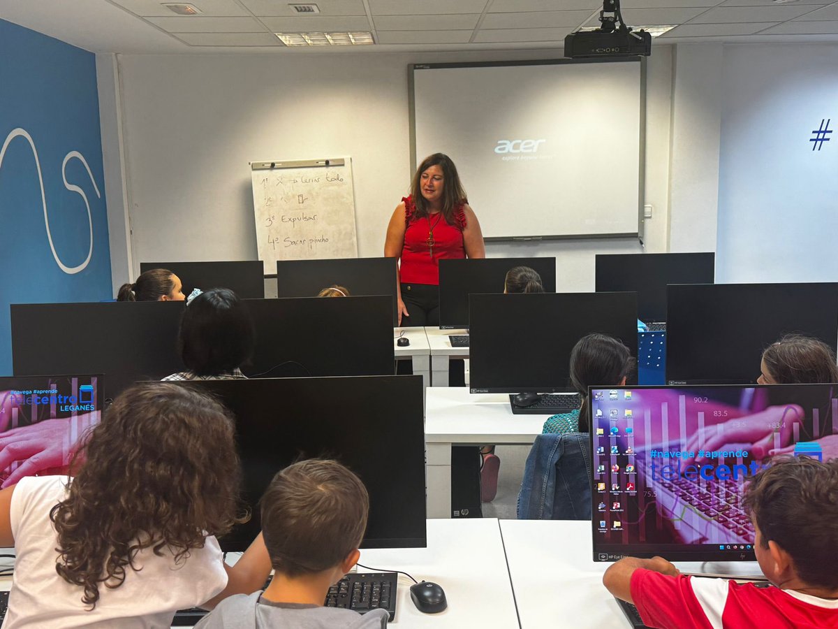 🙋🏻‍♂️🙋🏽‍♀️ Hoy ha arrancado la XIX edición de los Días Sin Cole en los Telecentros municipales de  #Leganés 

🖥️ Del 1 al 5 de septiembre, celebramos una edición llena de diversión, pensada para que los pequeños disfruten, aprendan y compartan experiencias digitales

👋 La concejala de