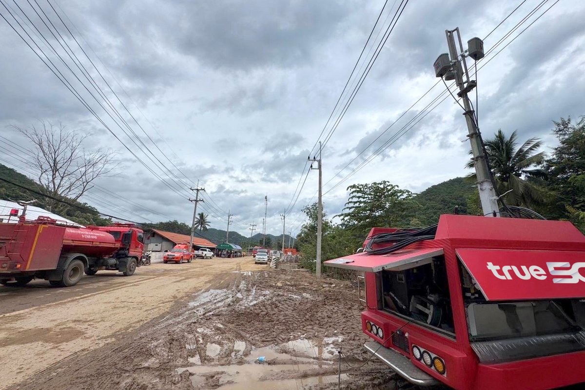 เพราะการสื่อสารมีบทบาทสำคัญอย่างยิ่งในช่วงวิกฤต
.
ทรู คอร์ปอเรชั่น นำทีมงานเน็ตเวิร์กและทีมวิศวกรเครือข่าย
ลงพื้นที่บ้านผาบ่อง จังหวัดแม่ฮ่องสอน
อำนวยความสะดวกด้านการสื่อสารให้กับประชาชนในชุมชน
รวมทั้งสนับสนุนการทำงานของทุกภาคส่วน
trueblog.info/blog/cow-3/
#TrueTogether