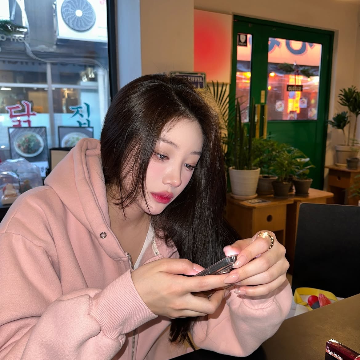 smuttblue's tweet image. SHOUT OUT SESSION TIME 🌙

- Pastikan sudah follow base.
- RT postingan ini.
- Pastikan chara yang di pake tidak forbid.
- Reply dibawah dengan foto chara &amp;amp; caption kamu cari apa. 

Ditutup jam 21.00