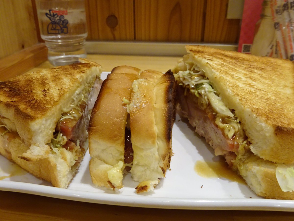 コメダ珈琲店のあみ焼きチキンホットサンド
肉が想像を超える分厚さでヤバい。物理的にも重い。

でもこんなに大きいのに隅々まで柔らかくて、幸せいっぱいなんです。